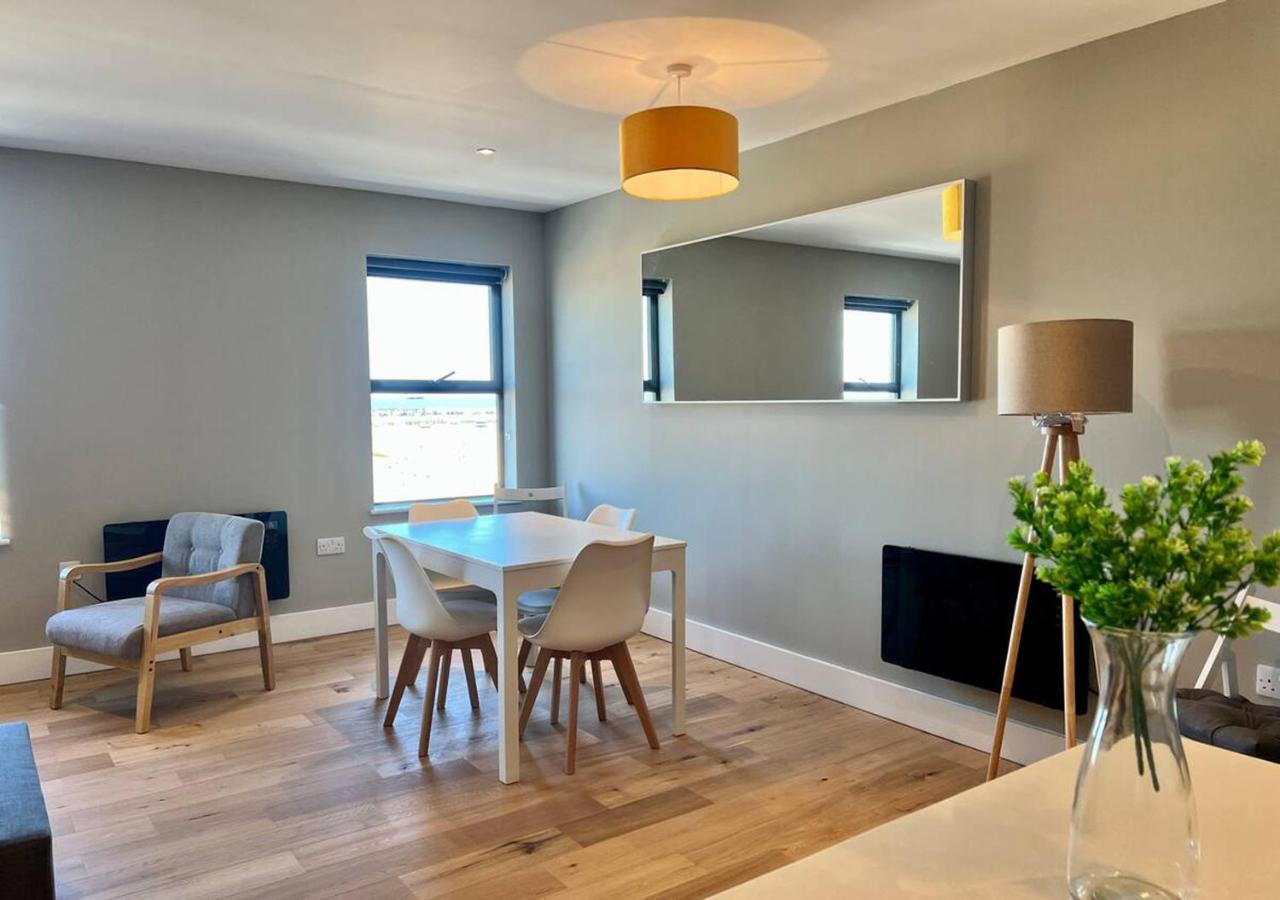 Front With Sea Views Sleeps 6 Apartment