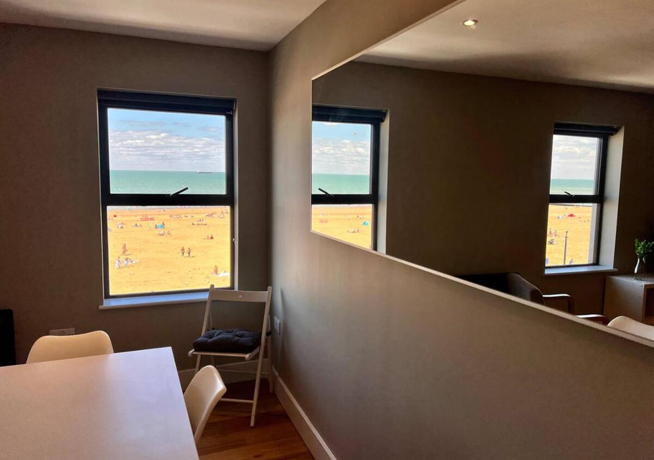 Front With Sea Views Sleeps 6 Apartment Margate