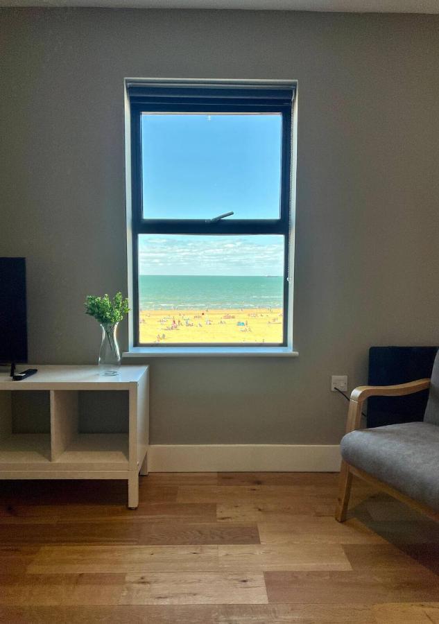 Apartment Front With Sea Views Sleeps 6